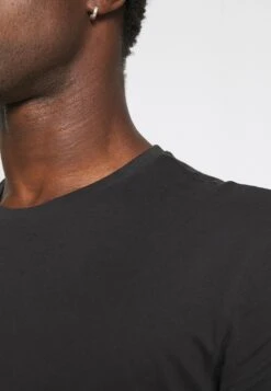 Pier One 3 Pack - T-Shirt Basic - Black/Mottled Dark Grey/Bordeaux -Mode Kleding Winkel 04cd6e61680f434c97b57d78f55241fd