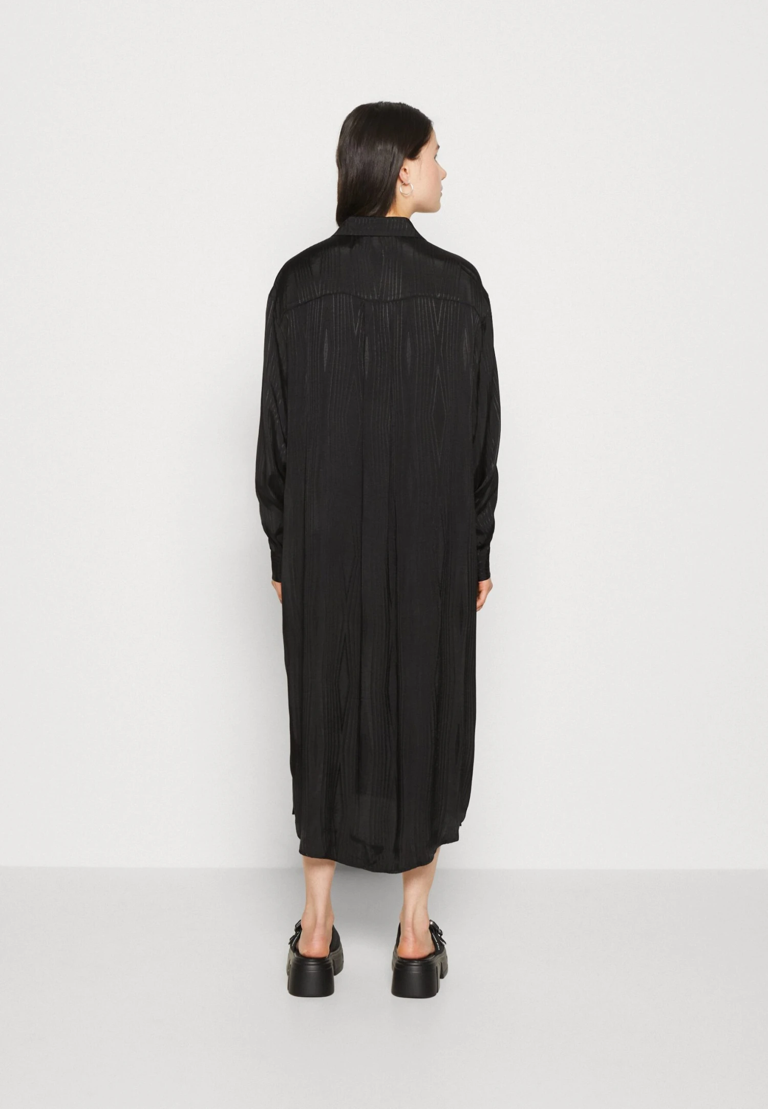 Monki Blousejurk - Black Jaquard 3 Monki Blousejurk - Black Jaquard - Afbeelding 3