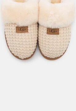 Ugg Cozy - Pantoffels - Cream -Mode Kleding Winkel 0ba294fceeec41fb9fb38426add47e61