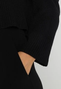 Even&Odd Cropped Jumper - Trui - Black -Mode Kleding Winkel 10716b29e3fd4dcd813ae28c5b6486e3