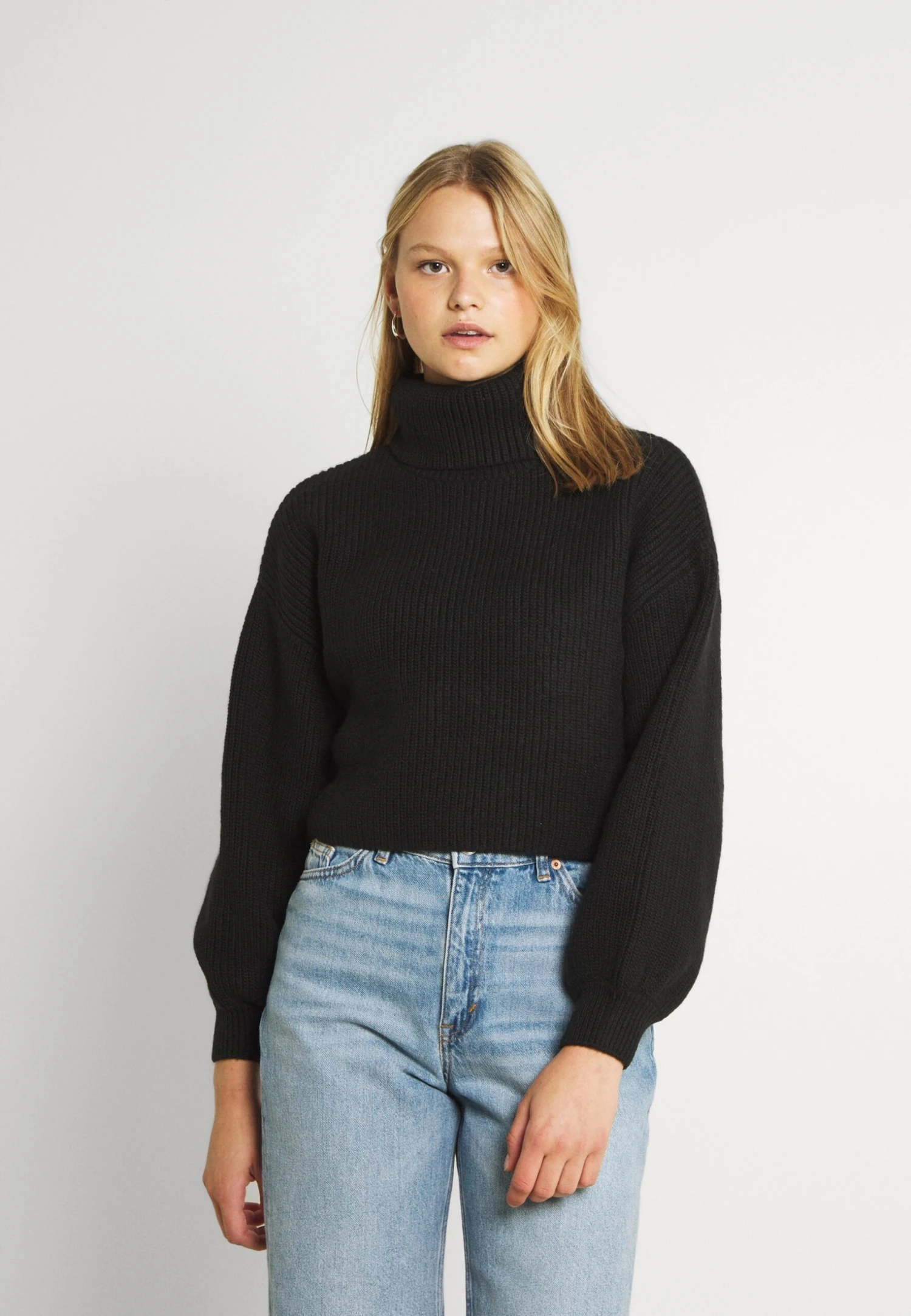 Monki Trui - Black 1 Monki Trui - Black