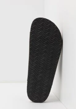 Pier One Unisex - Pantoffels - Brown 10 Pier One Unisex - Pantoffels - Brown -Mode Kleding Winkel 23e143c048ee4fd8b5e22a3556ccfbfb