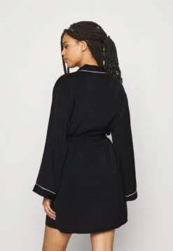 Anna Field Amanda Satin Dressing Gown - Badjas - Black 10 Anna Field Amanda Satin Dressing Gown - Badjas - Black -Mode Kleding Winkel 2ed7ad8212184e4ca1dc1b97ba75f567