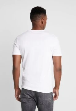 Pier One 3 Pack - T-Shirt Basic - White 8 Pier One 3 Pack - T-Shirt Basic - White -Mode Kleding Winkel 390617d256dd4fe89b3c53ee69ac72d4