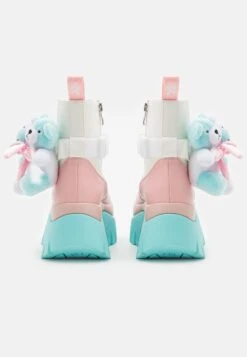 KOI FOOTWEAR Melanie Martinez Sweet Teddy Bear Platform Boots - Korte Laarzen - Blue/Pink/White -Mode Kleding Winkel 4b80000437fe49128bbe5fd8d98b6074