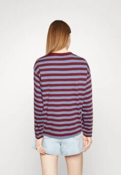 Monki Longsleeve - Dark Red/Blue 8 Monki Longsleeve - Dark Red/Blue -Mode Kleding Winkel 4c5e37382bf04b86907a21ac823393e8