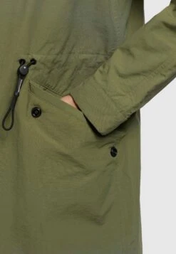 Khujo Marnia - Regenjas - Olivgrün -Mode Kleding Winkel 4e3dbc60eec949a29c27a5518a2dbfac