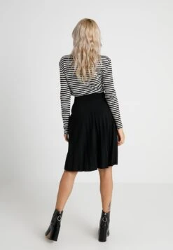 A-Lijn Rok - Black 7 A-Lijn Rok - Black -Mode Kleding Winkel 5053c38cb0014b659c7b9f981ef22899