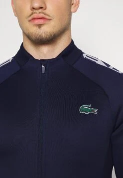 Lacoste Sport Tennis Jacket - Trainingsvest - Navy Blue 13 Lacoste Sport Tennis Jacket - Trainingsvest - Navy Blue -Mode Kleding Winkel 5a3b9f564b1546c4807ed04ba6d24af9