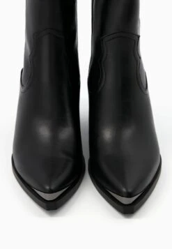 BERSHKA Heeled With Metallic Toe - Cowboy-/Bikerlaarsjes - Black 11 BERSHKA Heeled With Metallic Toe - Cowboy-/Bikerlaarsjes - Black -Mode Kleding Winkel 6fbcc5314b574281900be90033f9a50b