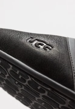 Ugg Scuff - Pantoffels - Black -Mode Kleding Winkel 70f203e066234c8cbc3f3ebb69f2e5e9