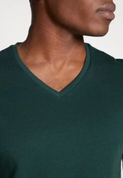 Pier One 3 Pack- T-Shirt Basic - Black, Grey, Green 9 Pier One 3 Pack- T-Shirt Basic - Black, Grey, Green -Mode Kleding Winkel 75d8e7abd9c649fe8ff382e42bf08591