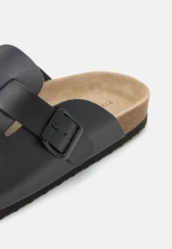 Pier One Leather Unisex - Pantoffels - Black 11 Pier One Leather Unisex - Pantoffels - Black -Mode Kleding Winkel 7b28889d1d2247a8abcae3a4a4c34674