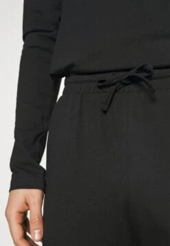 Pier One Pyjama - Black 11 Pier One Pyjama - Black -Mode Kleding Winkel 842cc55e81224f6ca06ad94aae25d25c