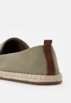 Pier One Rena Espadrille Unisex - Espadrilles - Olive -Mode Kleding Winkel 8b1ef3dce9d344a08d816af96a53324d