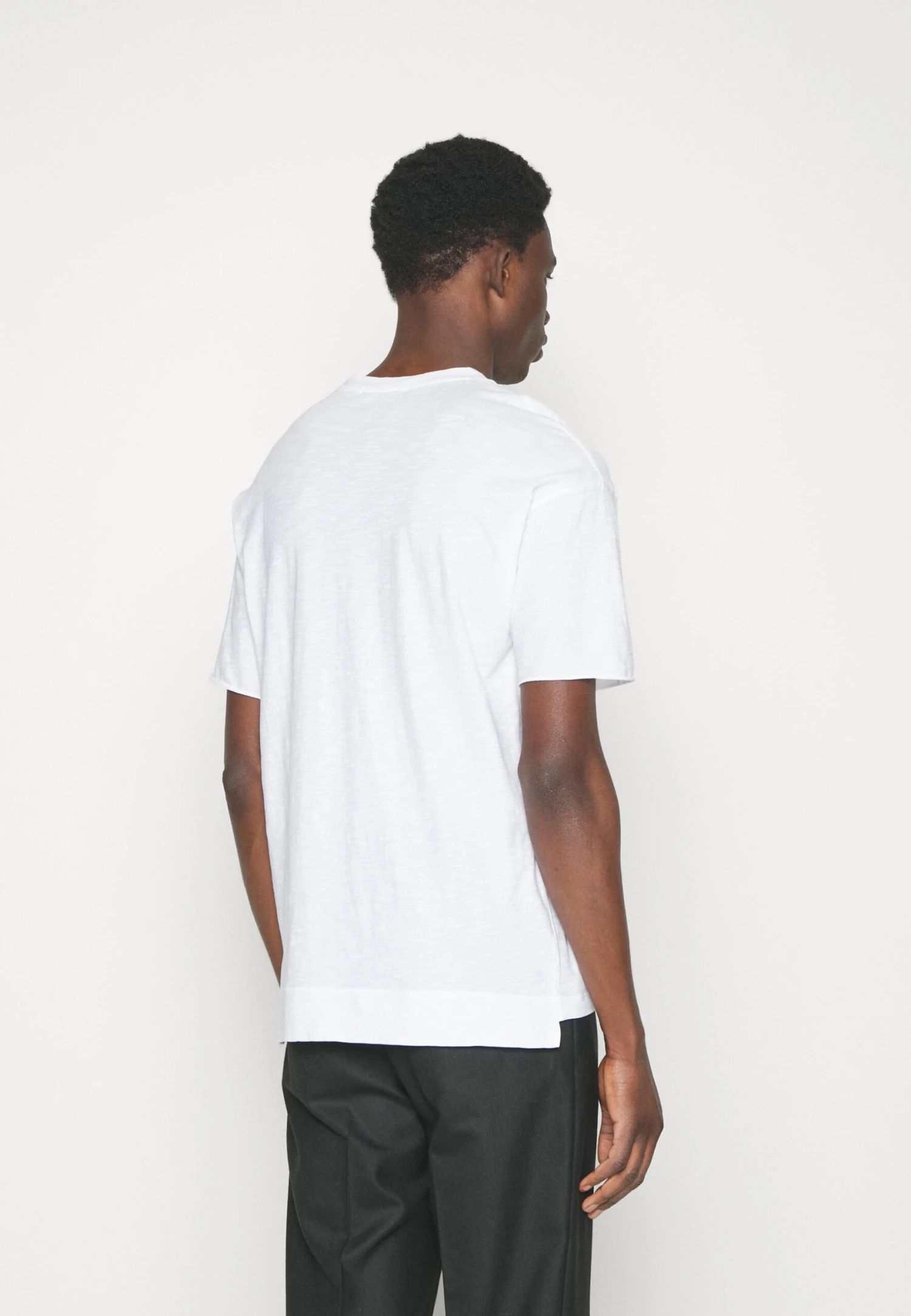 DRYKORN Eros - T-Shirt Basic - White 3 DRYKORN Eros - T-Shirt Basic - White - Afbeelding 3