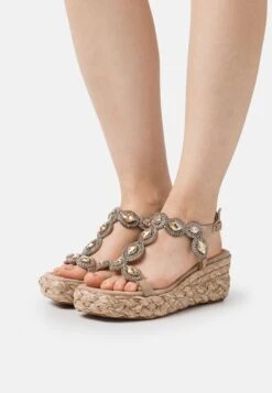 Alma En Pena Sandalen Met Sleehak - Beige
