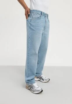 Pier One Relaxed Fit Jeans - Light Blue Denim 10 Pier One Relaxed Fit Jeans - Light Blue Denim -Mode Kleding Winkel 9227184b76c24bd287ce53d34bd47f95