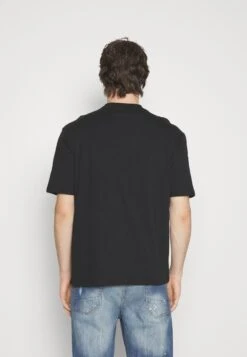 YOURTURN Fallen Schoolzi - T-Shirt Print - Black 7 YOURTURN Fallen Schoolzi - T-Shirt Print - Black -Mode Kleding Winkel 92ad55668a4147798c7b544728548f53