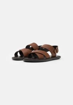 Pier One Unisex - Sandalen - Cognac 11 Pier One Unisex - Sandalen - Cognac -Mode Kleding Winkel 93d59b6c78964396a0134fb24776a5f7