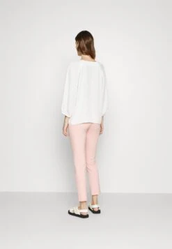 MARC CAIN Broek - Soft Powder Pink 10 MARC CAIN Broek - Soft Powder Pink -Mode Kleding Winkel 9cfdd8b8402048a6b55b829bb35895f2
