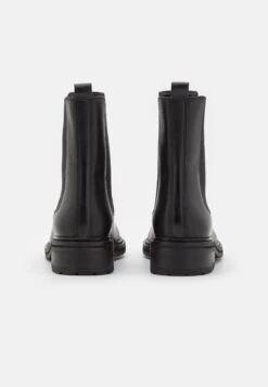 Clarks Tilham Chelsea - Korte Laarzen - Black -Mode Kleding Winkel 9da2bef0b57c4b82873c70bc0977f37d