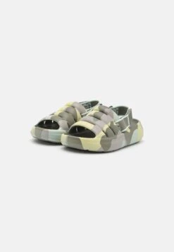 Ugg Sport Yeah Camopop - Sandalen - Moss Green 8 Ugg Sport Yeah Camopop - Sandalen - Moss Green -Mode Kleding Winkel a62d21f623ed4ff7b760b41976672ff9