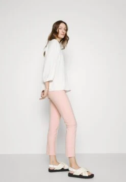 MARC CAIN Broek - Soft Powder Pink 13 MARC CAIN Broek - Soft Powder Pink -Mode Kleding Winkel a80dcf6d25524cdda08faf593ea35c61