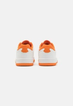 Sneakers Laag - White/Orange -Mode Kleding Winkel b768a6b6e70c4437b497c334a5073b87