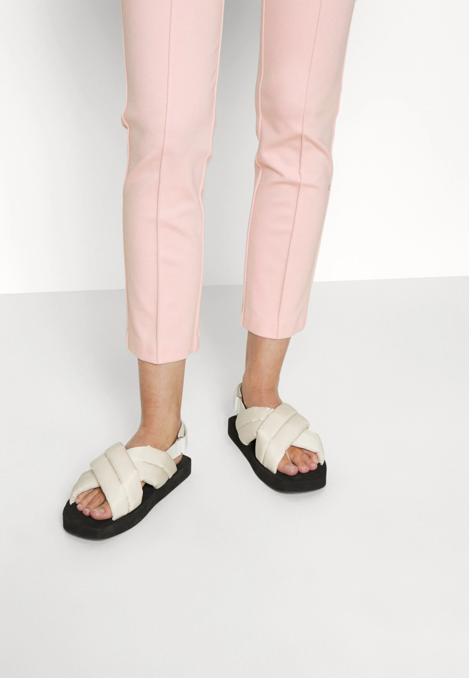 MARC CAIN Broek - Soft Powder Pink 5 MARC CAIN Broek - Soft Powder Pink - Afbeelding 5
