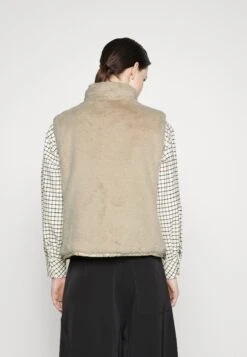 MARC CAIN Bodywarmer - Almond Milk 8 MARC CAIN Bodywarmer - Almond Milk -Mode Kleding Winkel c0af58d728c5438988a3c75553ac1b7b