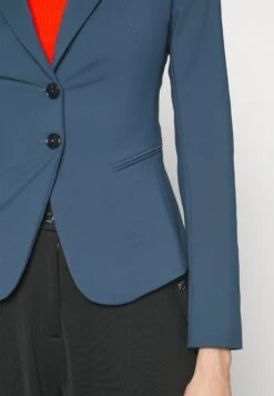 Patrizia Pepe Giacca - Blazer - Petrol Blue 13 Patrizia Pepe Giacca - Blazer - Petrol Blue -Mode Kleding Winkel d6904d096de2473492b680ae2541207c