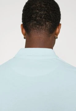 Pier One 3 Pack - Poloshirt - Light Blue/Blue/Dark Blue 11 Pier One 3 Pack - Poloshirt - Light Blue/Blue/Dark Blue -Mode Kleding Winkel dc8d7078be0349f2a66422bd4f6d92ae