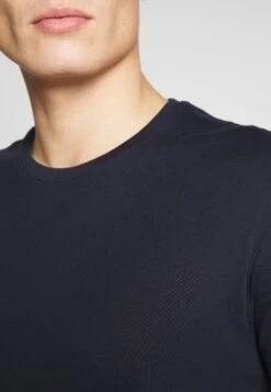 Pier One 2 Pack - T-Shirt Basic - White/Dark Blue -Mode Kleding Winkel de6827f8d2cf4a2c856d09a9d7f8109d