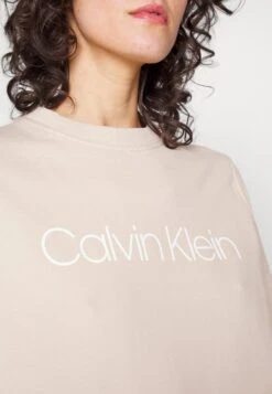 Calvin Klein Core Logo - Sweater - White Clay -Mode Kleding Winkel e2fb8b80416444bc975899181f11277c