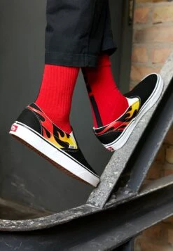 Vans Classic Slip-On- Instappers - Black/True White -Mode Kleding Winkel e61621ece1554eac9f36aa1749d2fbd0