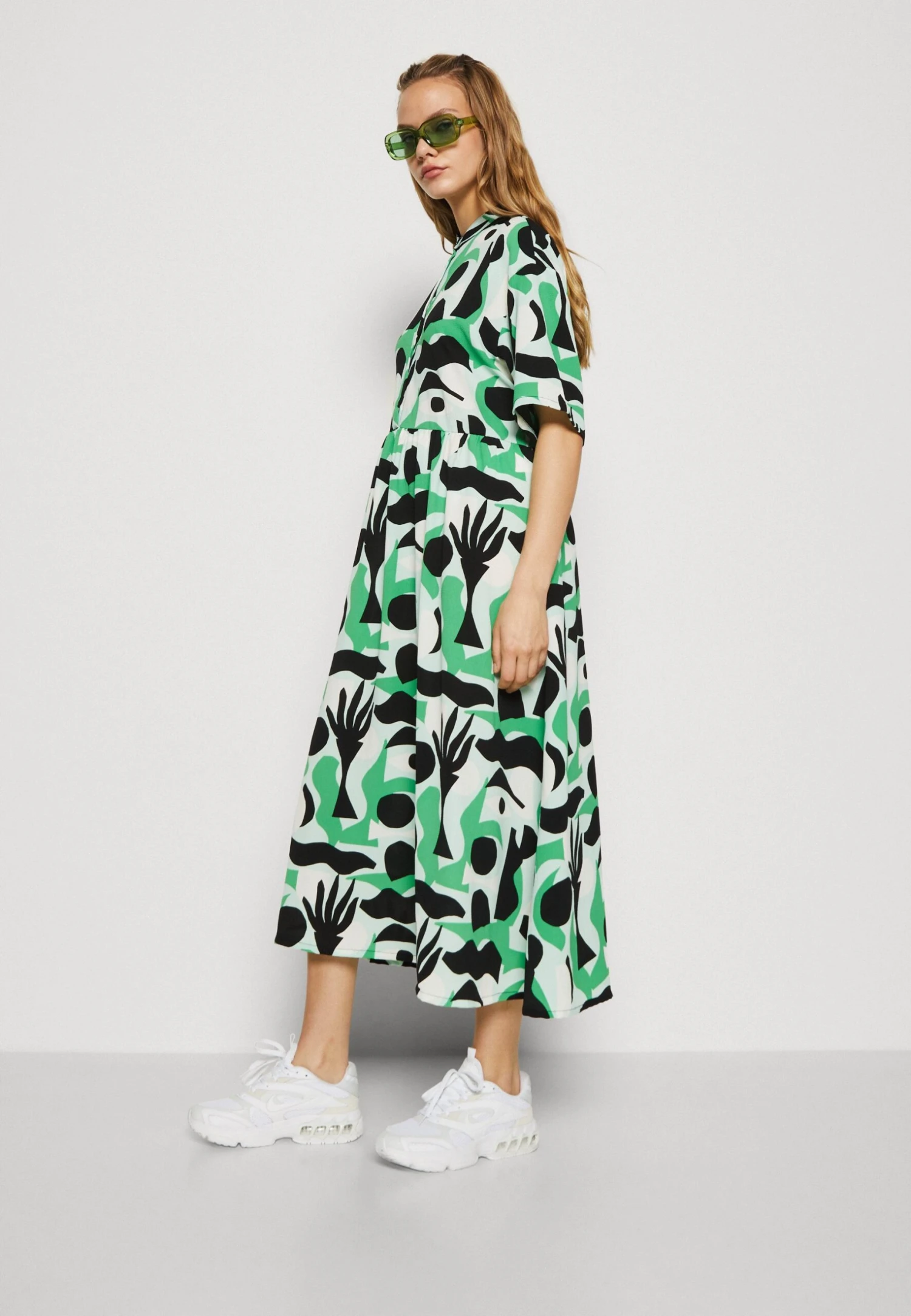 Monki Blousejurk - Green Lisendna 4 Monki Blousejurk - Green Lisendna - Afbeelding 4