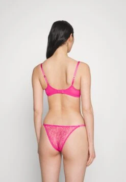 AGENT PROVOCATEUR Lorna Bra - Beugel Bh - Fuchsia 7 AGENT PROVOCATEUR Lorna Bra - Beugel Bh - Fuchsia -Mode Kleding Winkel fd8c5d12d6dd4c64ae71ec0375460dbf
